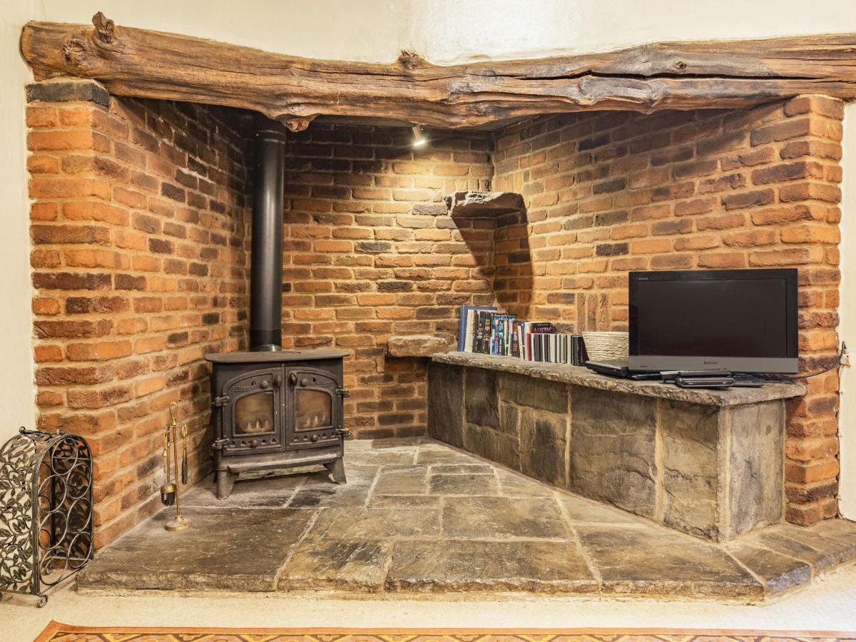 The Log Cabin Honiton Exterior photo